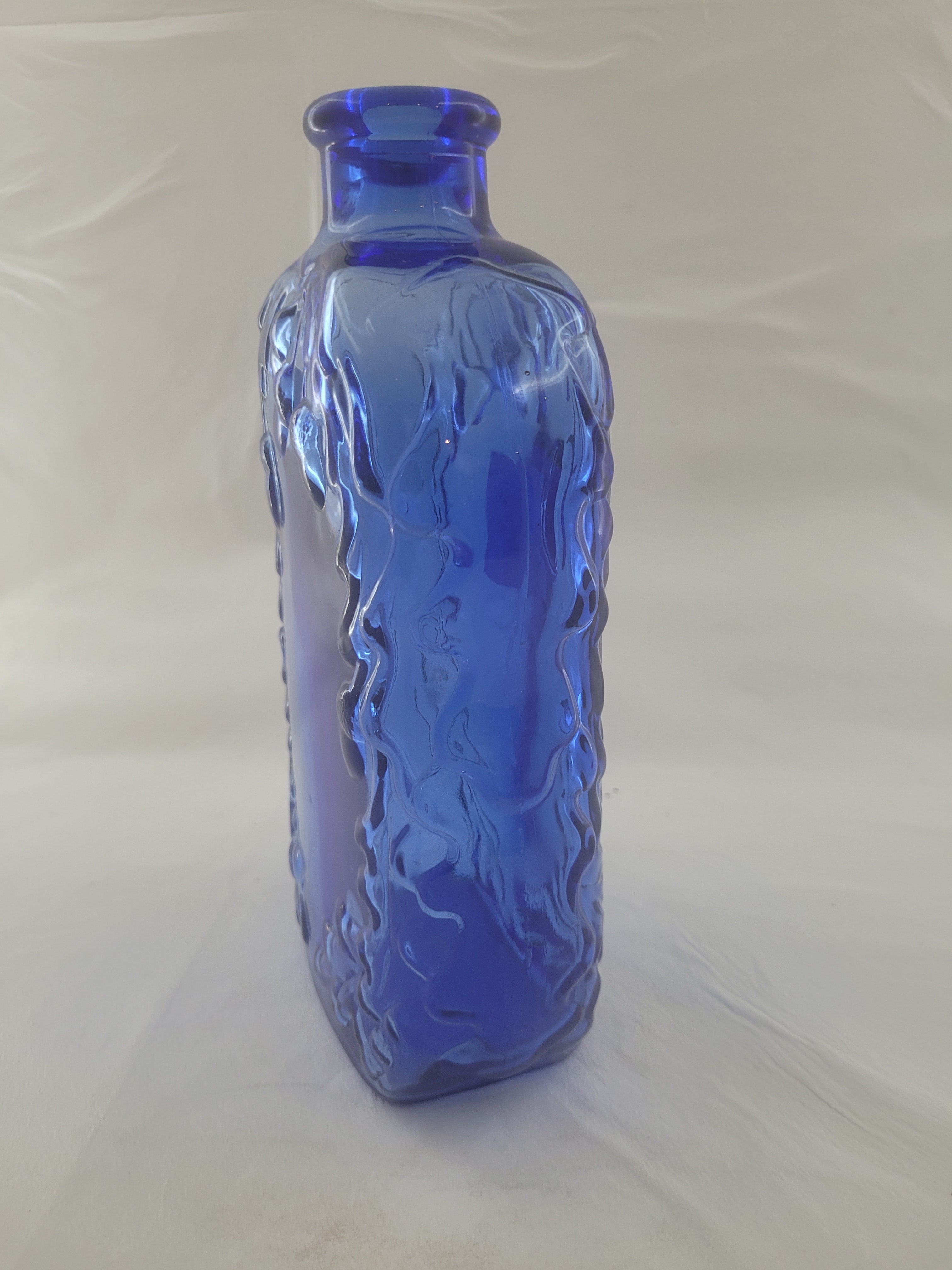 bouteil antique bleu