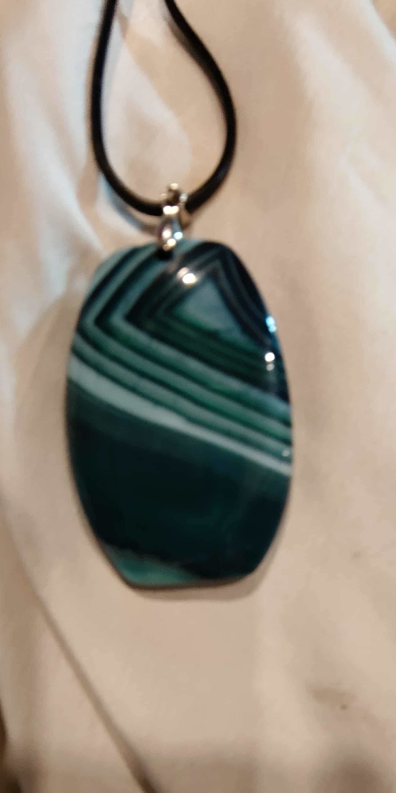 Collier avec pierre