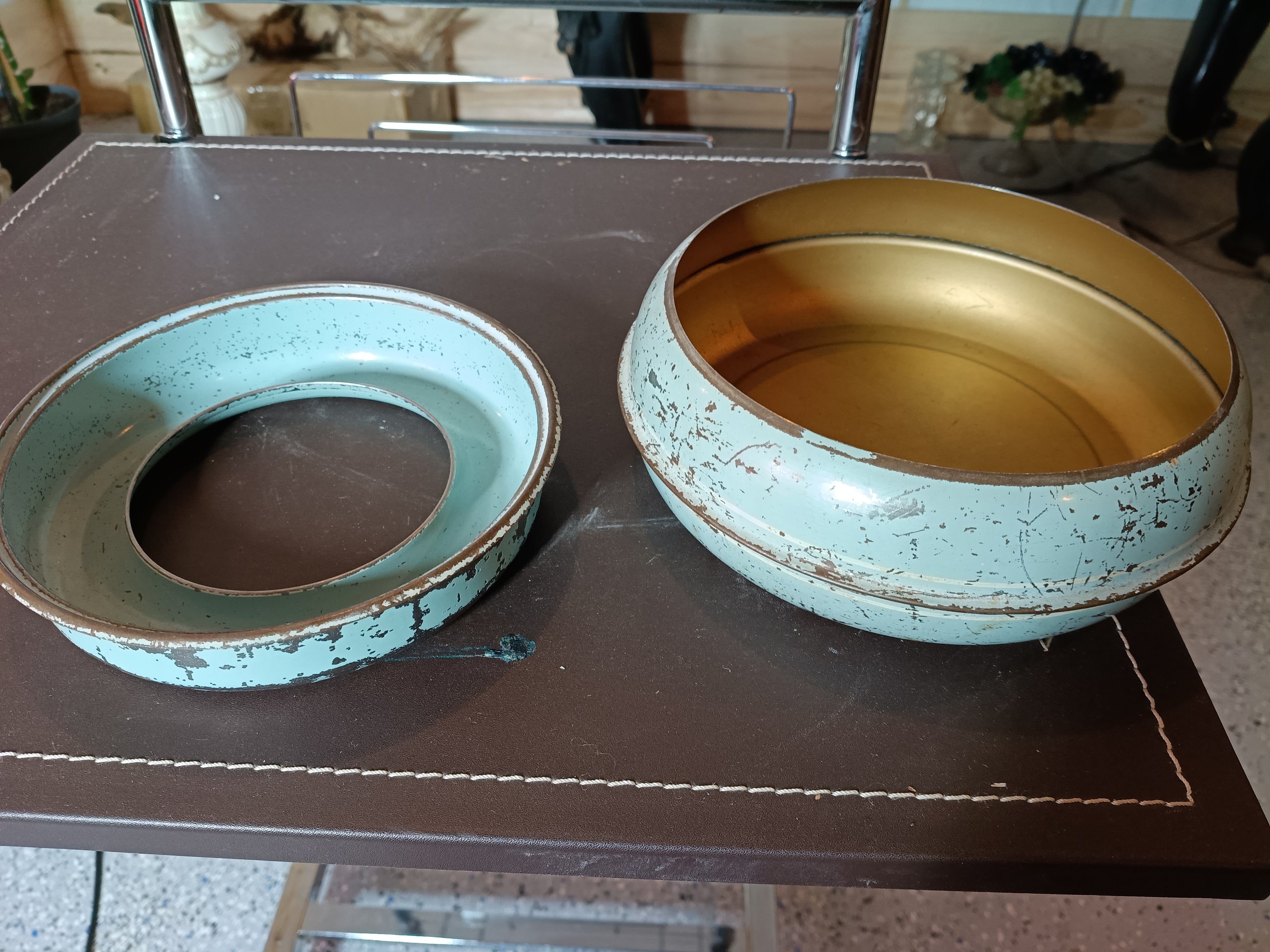 Pot métallique a couture vintage.