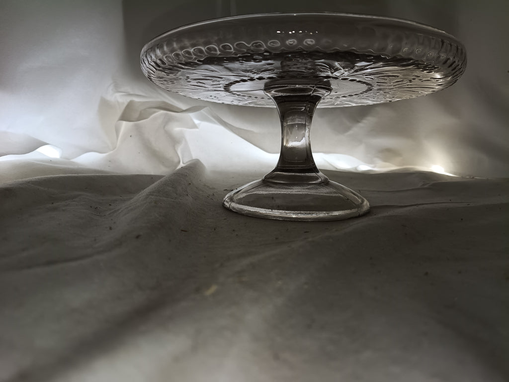 Plateau à dessert. Trenton Nova Scotia Glass Starflower Pattern Round Cake Stand »