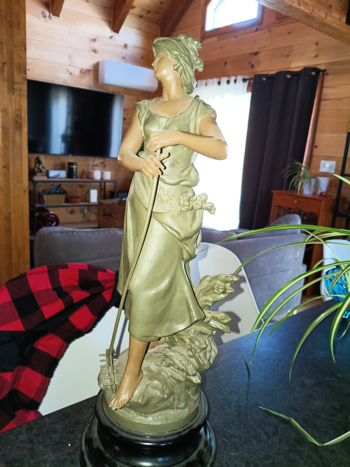 Sculpture « La Faneuse » – Auguste Moreau