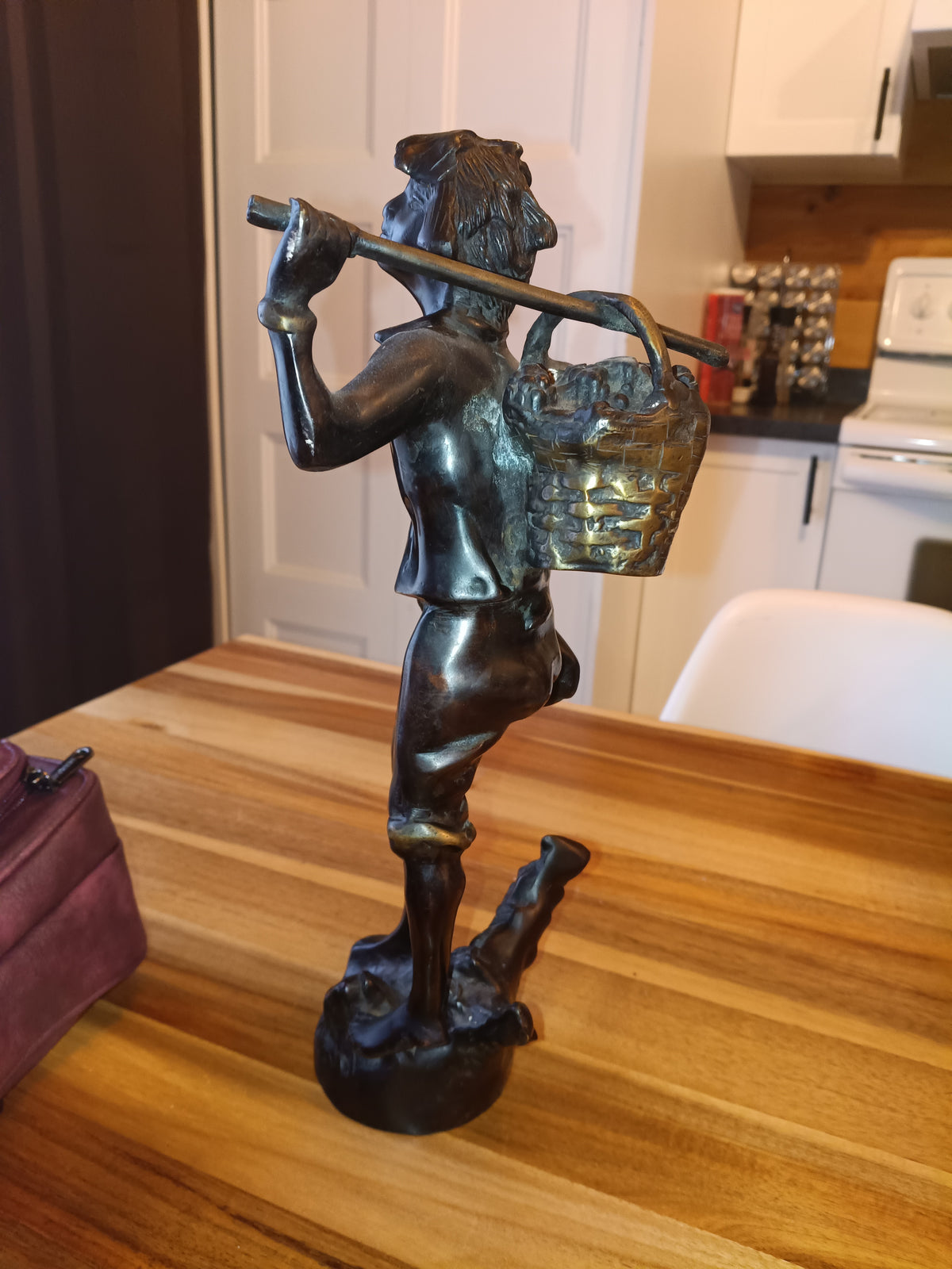 Le Faucheur  (Le Moissonneur), créée par le sculpteur, peintre et céramiste français Anatole Jean Guillot (1865-1911).
